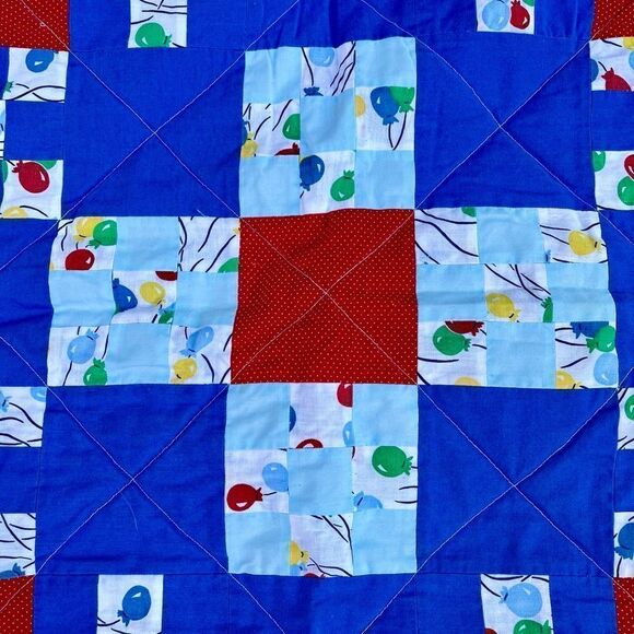 Vintage Homemade Baby Quilt Blanket Balloons Patchwork Red Blue Cotton Blanket - Picture 2 of 8